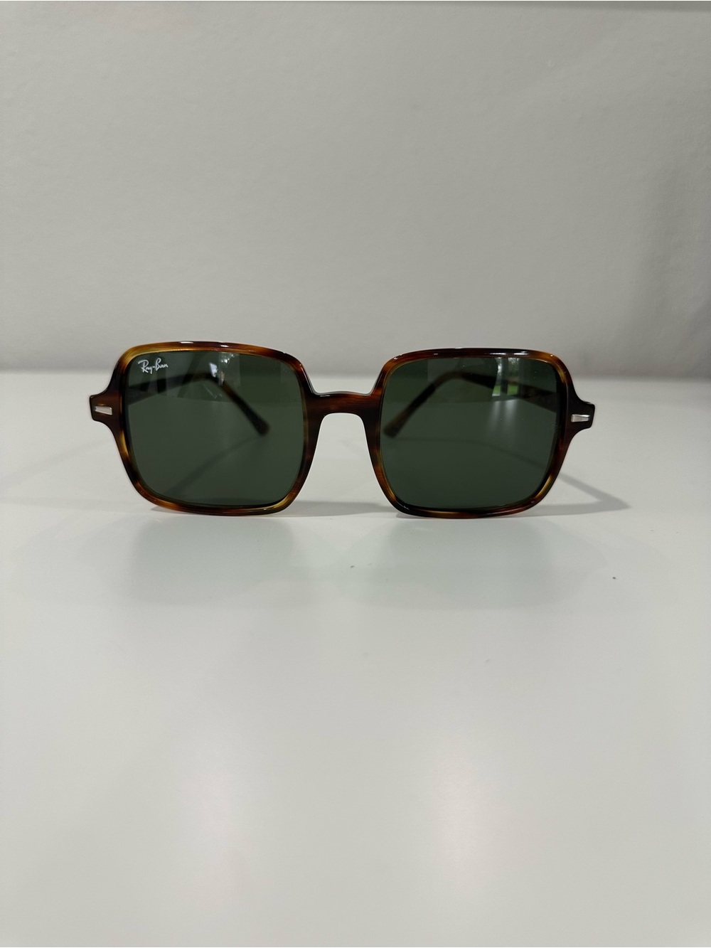 Ray-Ban Tortoiseshell Frame Sunglasses/Green Lenses